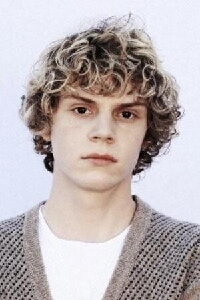 Evan Peters