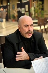 Ezel Akay