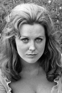 Fiona Lewis
