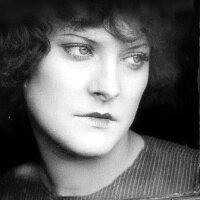 Gina Manès