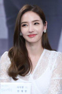 Han Chae-young