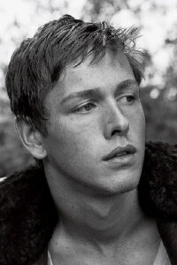 Harris Dickinson