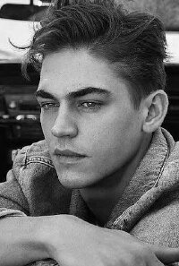 Hero Fiennes Tiffin