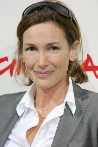 Isabelle Doval