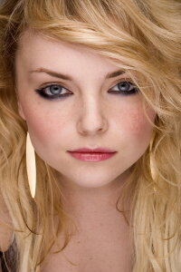 Izabella Miko
