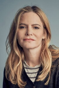 Jennifer Jason Leigh