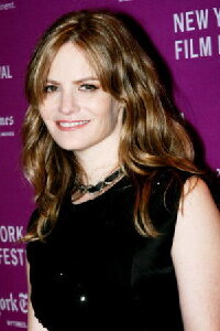 Jennifer Jason Leigh