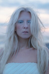 Jonna Lee