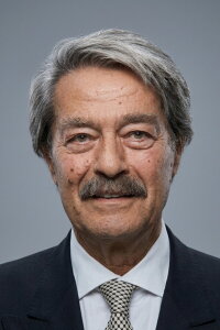 Kadir İnanır