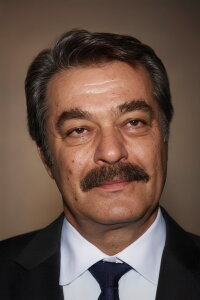 Kadir İnanır