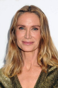 Kelly Lynch