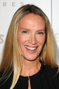 Kelly Lynch