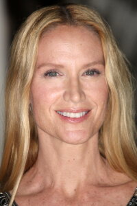 Kelly Lynch