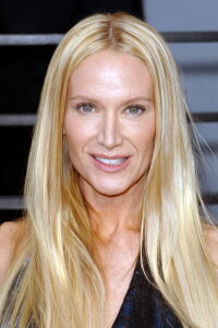 Kelly Lynch