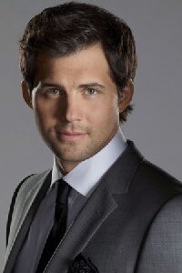 Kristoffer Polaha