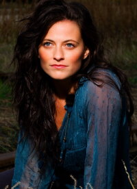 Lara Pulver