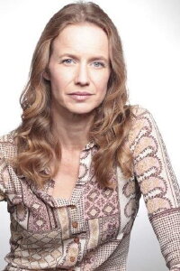Laura Cayouette