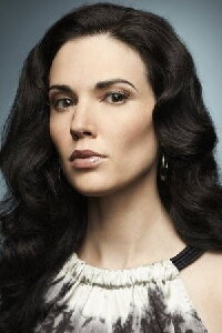 Laura Mennell