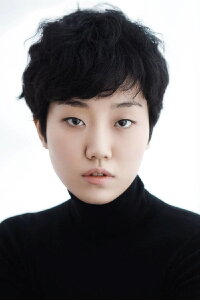 Lee Zoo-young
