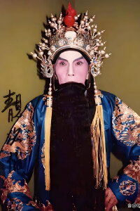 Liang Tsi-Pak