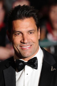 Manu Bennett
