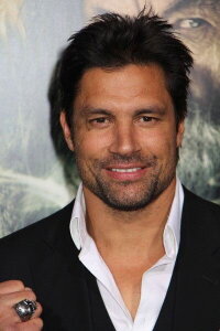 Manu Bennett