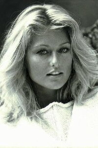 Mary Stavin