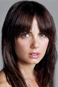 Mia Kirshner