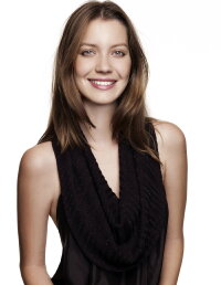 Nathalia Dill