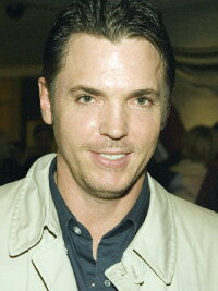 Nicholas Lea