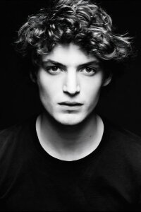 Niels Schneider