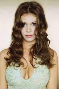 Nikki Cox