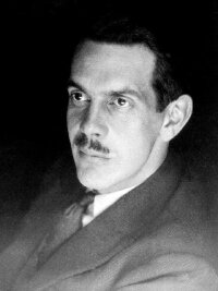 Raymond Massey