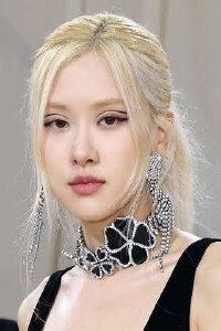 ROSÉ