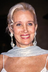 Sally Kirkland