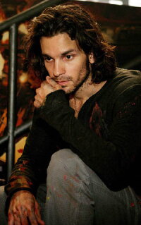 Santiago Cabrera