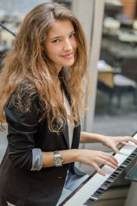 Sara Sandeva