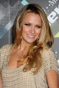 Shantel VanSanten