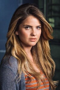 Shelley Hennig