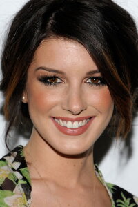Shenae Grimes-Beech