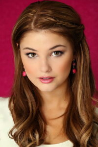 Stefanie Scott