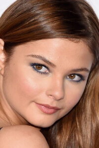 Stefanie Scott