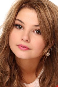 Stefanie Scott