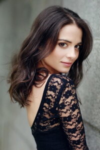 Stephanie Leonidas