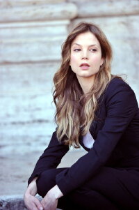 Sylvia Hoeks
