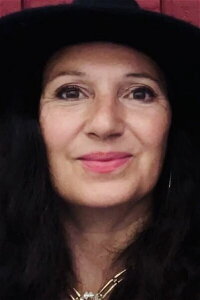 Yasmin Elvira Steenholdt