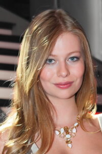 Zoë Straub