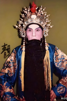 Liang Tsi-Pak