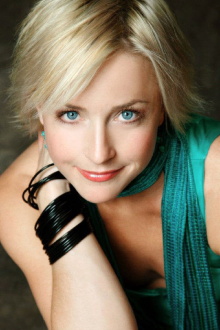 Nikki Snelson