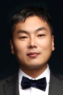 Yunyi Zhu